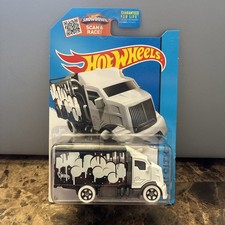 Hot Wheels 2015 HW City Hiway Hauler 2 Box Truck White and Black, 28/250 SEALED