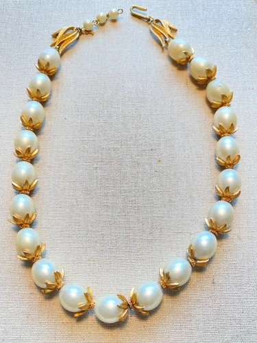 Vintage Jewelry Signed CROWN TRIFARI Gold Tone Leaf & Pearl Choker Necklace