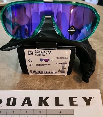 🔥 RARE! Oakley CMDN Sunglasses OO9467A 0533 Translucent