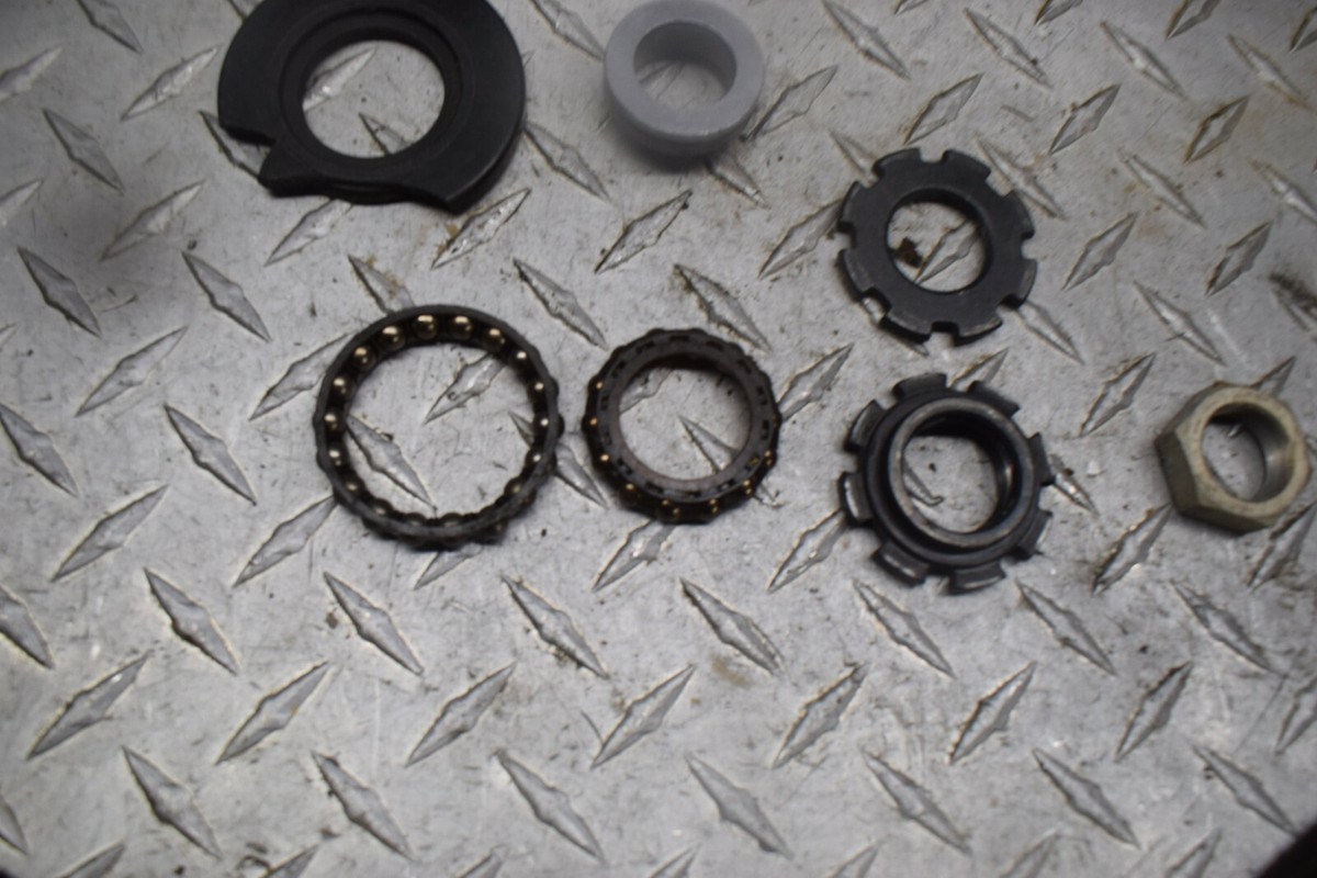 1117 TRIPLE TREE MOUNT NUTS 01 KAWASAKI ZX6 ZX 6 ZX6E ZZR600 ZZR