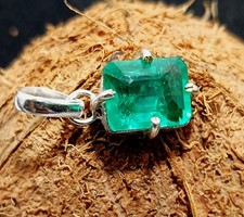 Certified 19.60 Ct Green Emerald 925 Solid Silver Emerald Cut Pendant Gemstone