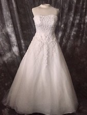 WEDDING GOWN Sz 6 W/ REMOVABLE TRAIN BUSTLE So Gorgeous. Includes. Full Slip