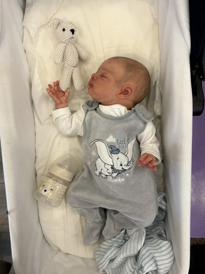 Reborn baby doll newborn Khian by Tina Kewy authentic ( he’s NEW!!!) - Immagine 2 di 4