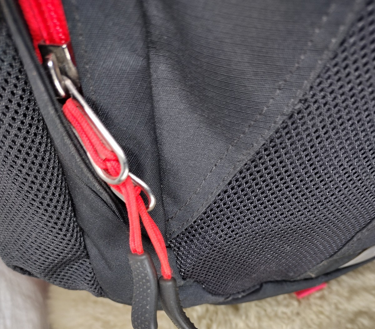 THE NORTH FACE BACKPACK RECON PADDED LAPTOP BACKPACK BLACK & RED GREAT CONDITION thumbnail 17