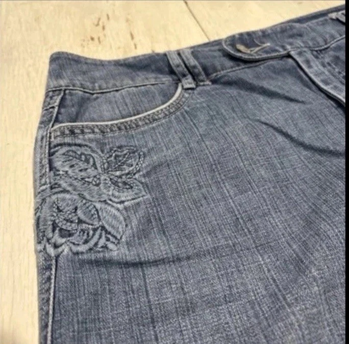 Falda Denim Mujer’s 8 Casa Blanca Mercado Negro Blanco Azul Bordado Flores Foto 4 de 4