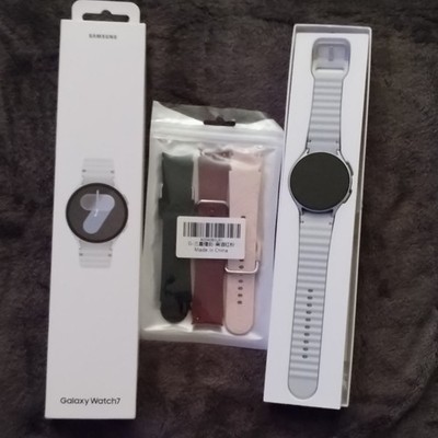 Samsung Galaxy Watch7 40mm Silver Aluminum Case White Silicone Band 32GB