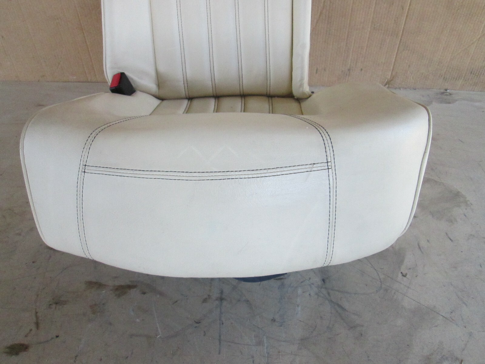 Maserati Quattroporte - LH Rear Seat w/ Rails / Guides Avorio