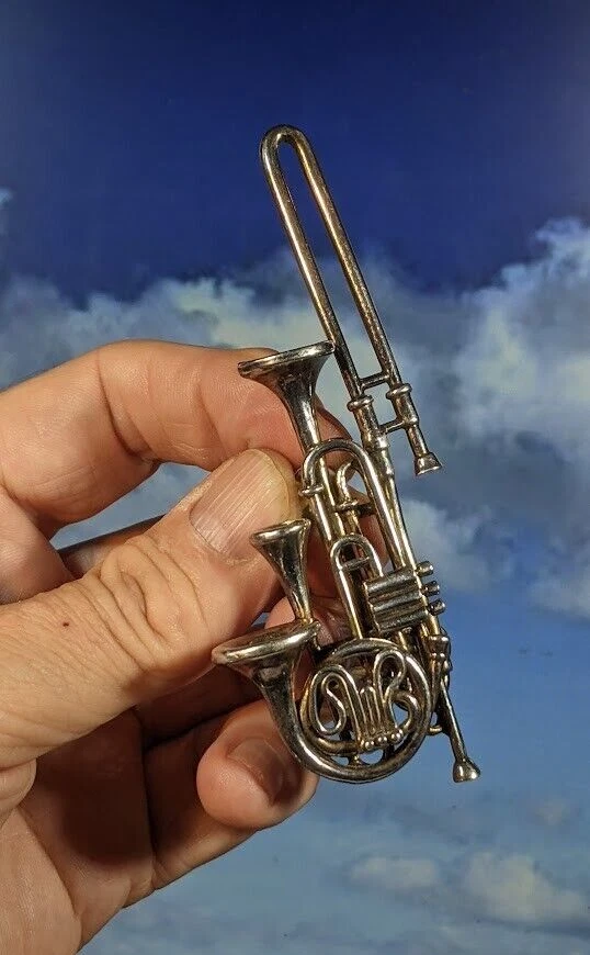 Broche prendedor instrumento de latón trompeta fantasía plata peltre vintage 102 mm en caja de regalo Foto 4 de 4