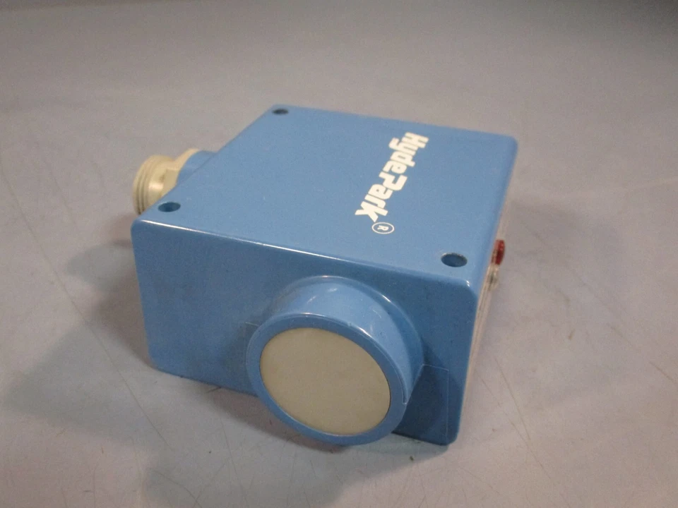 Hyde Park Superprox Ultrasonic Proximity Sensor 15-24VDC 60mA SM556A-100LE - Image 2 of 3