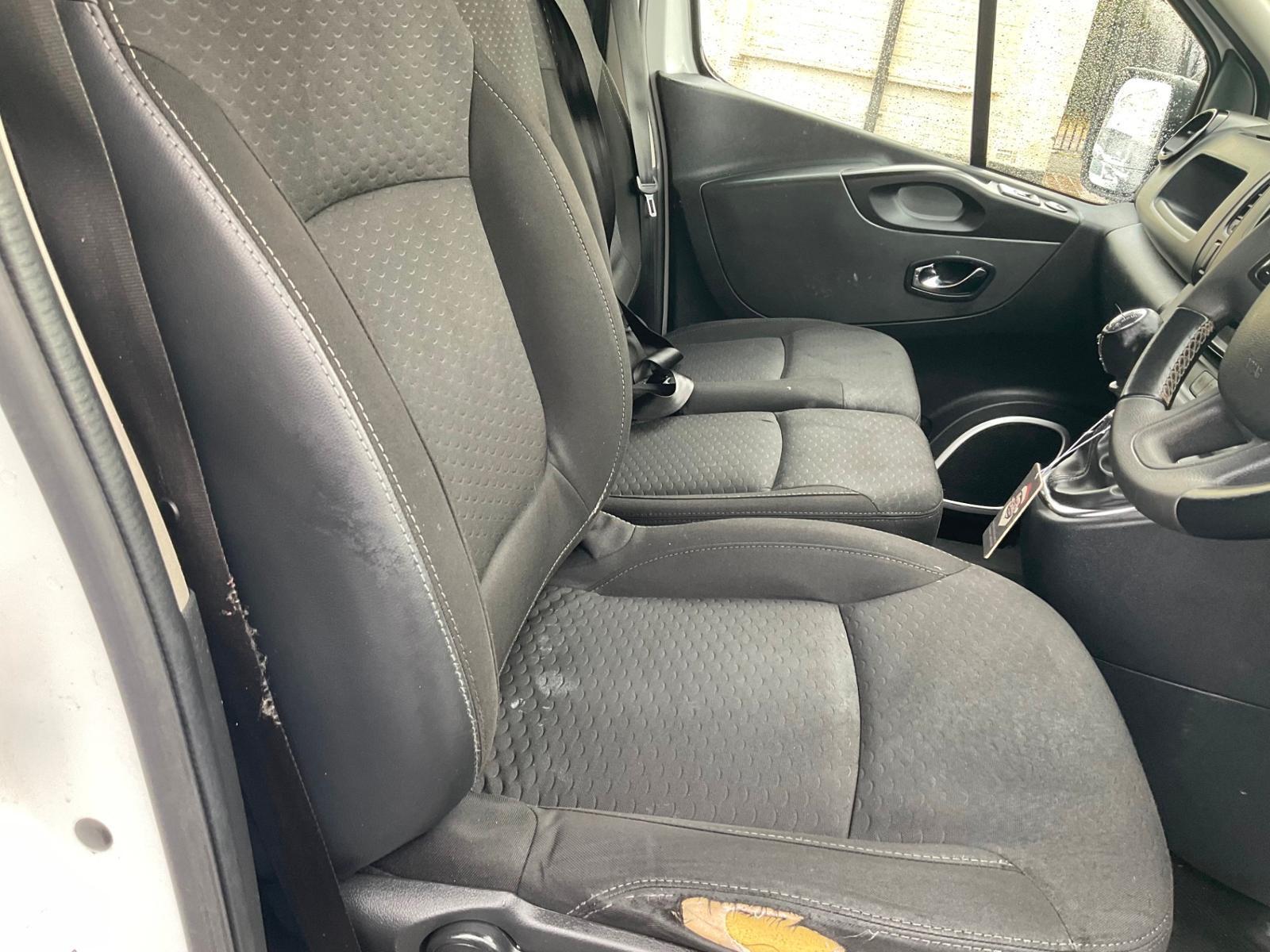 Vauxhall Vivaro 2900 1.6 CDTi 120ps Sportive H1 Van MOT & 12 Months