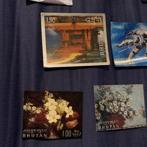 BHUTAN KLEBSTOFFSTEMPEL SET, ALLE UNTERSCHIEDLICH. AKT, RAUM, AUTO, BLUMEN, TIERE - Bild 6 von 8