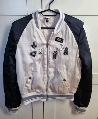 H&M DIVIDED Jacke Gr. 36 Bomberjacke Collegejacke Creme Schwarz Satin