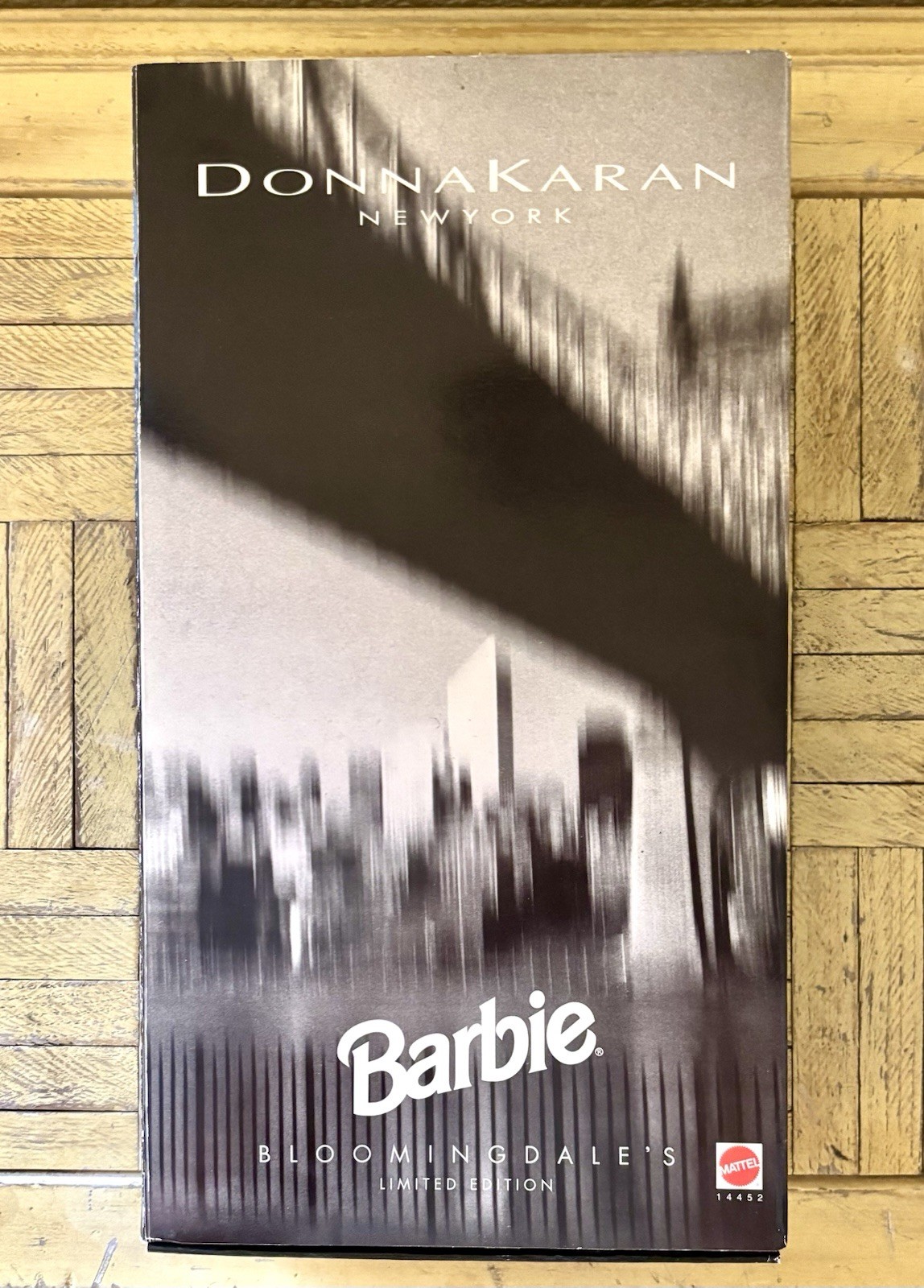 DONNA KARAN BLOOMINGDALE’S BARBIE #14452 MATTEL 1995 Vintage NRFP