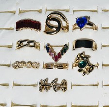 Konvolut 10 klobige goldfarbene Modeschmuck RINGE alle verschieden GNE