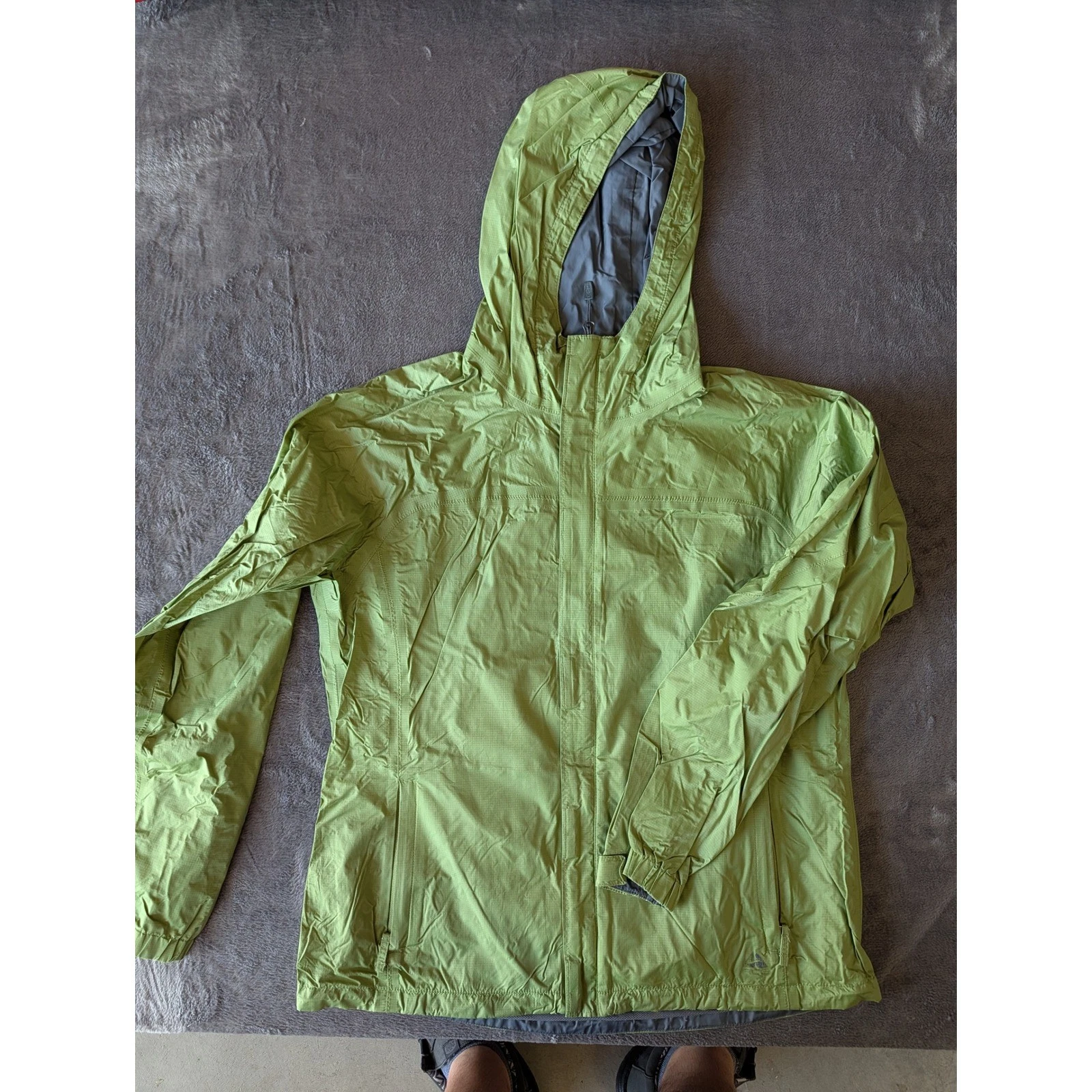 Nike ACG Fit Storm Rain Jacket Mens Large Lime Green Ripstop Hooded Shell Zip
Opens in a new window
