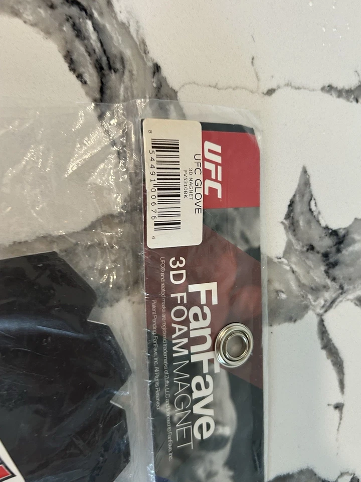 Imán de puño de espuma 3D UFC FanFave - Nuevo stock antiguo negro Foto 3 de 3