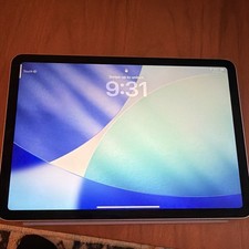 Apple iPad Air 5th Generation w/case
