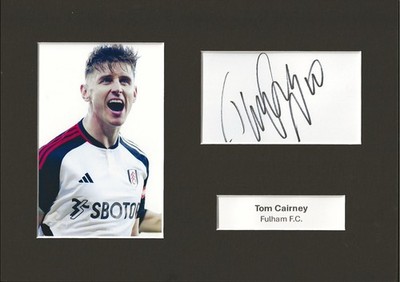 Tom Cairney handsigniertes A4 Foto Display Mount Fulham Autogramm + COA