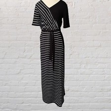 VERSONA Maxi Dress Size Small Black & White Short Sleeve Pockets V-Neck & Back