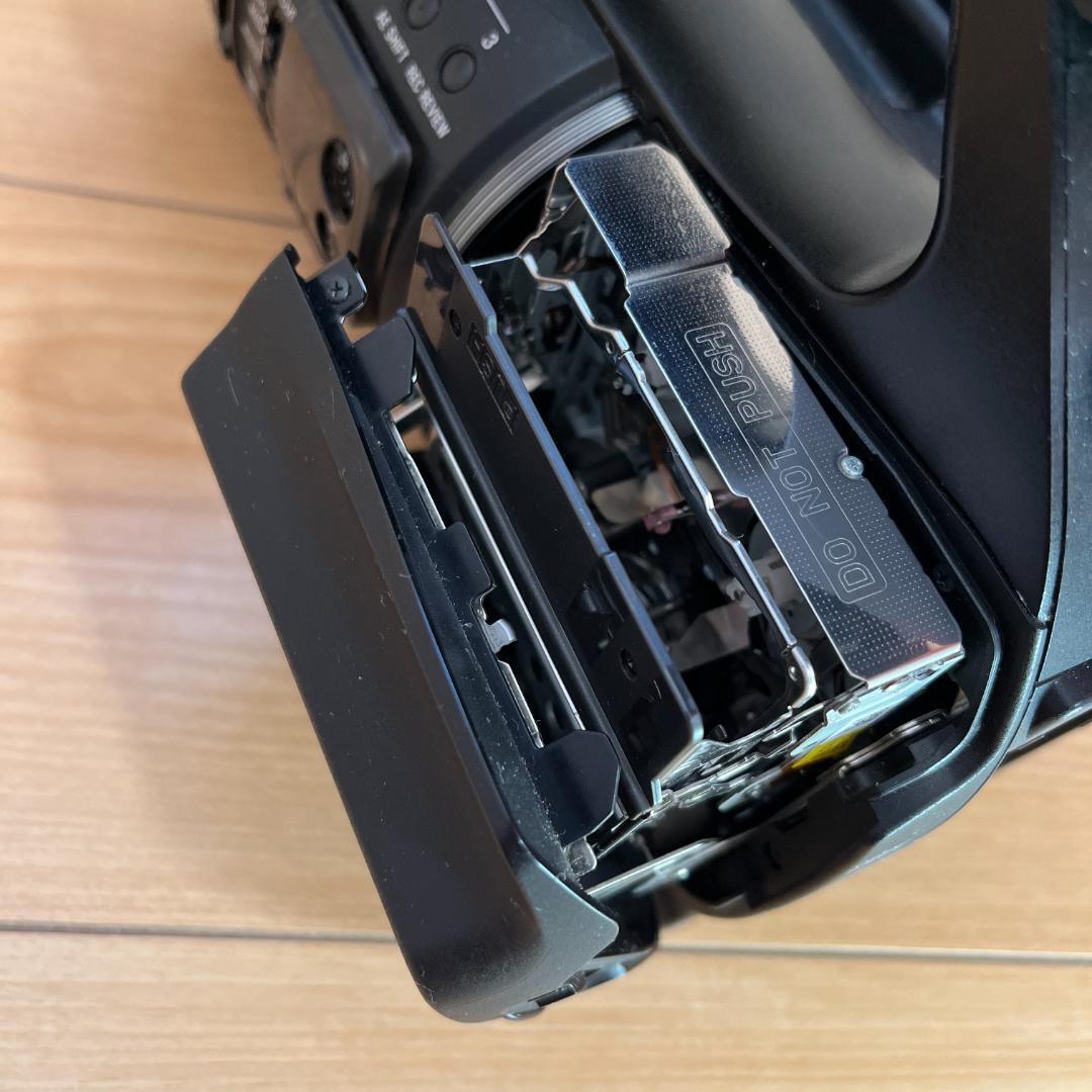 Sony HVR-Z5J Camcorder HDV MiniDV High Definition Camera HVR Sony HVR-Z5J Camcorder HDV MiniDV High Definition Camera HVR