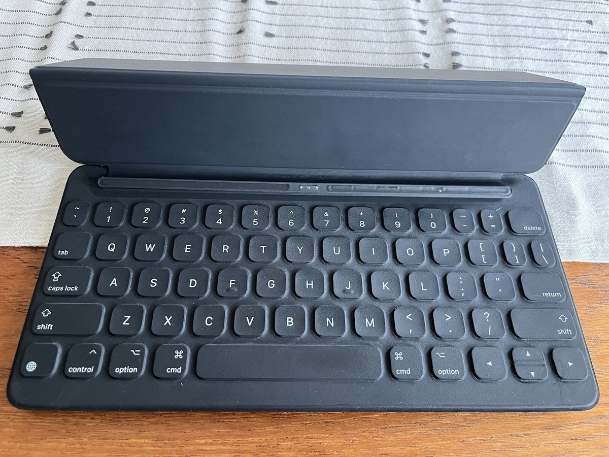 Apple Smart Keyboard • Black • MX3L2LL/A • designed for iPad/Air