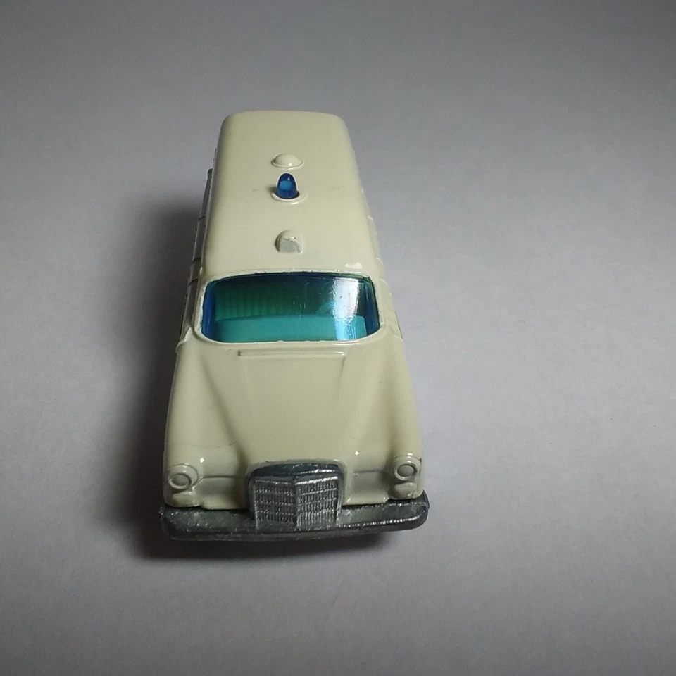Mercedes Ambulance & Mercury Fire Chief Matchbox Two Packs - Image 3 of 4