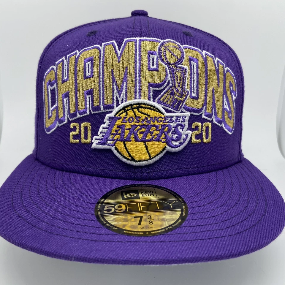 Gorra de los Campeones de Los Angeles Lakers 2020 New Era 59FIFTY ajustada 7 3/8 púrpura dorada Foto 2 de 4