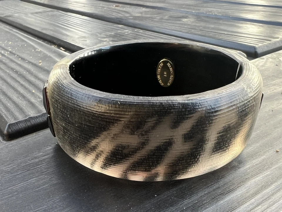 Brazalete abrazadera rara ALEXIS BITTAR animal estampado leopardo negro lucite con bisagras Foto 2 de 4