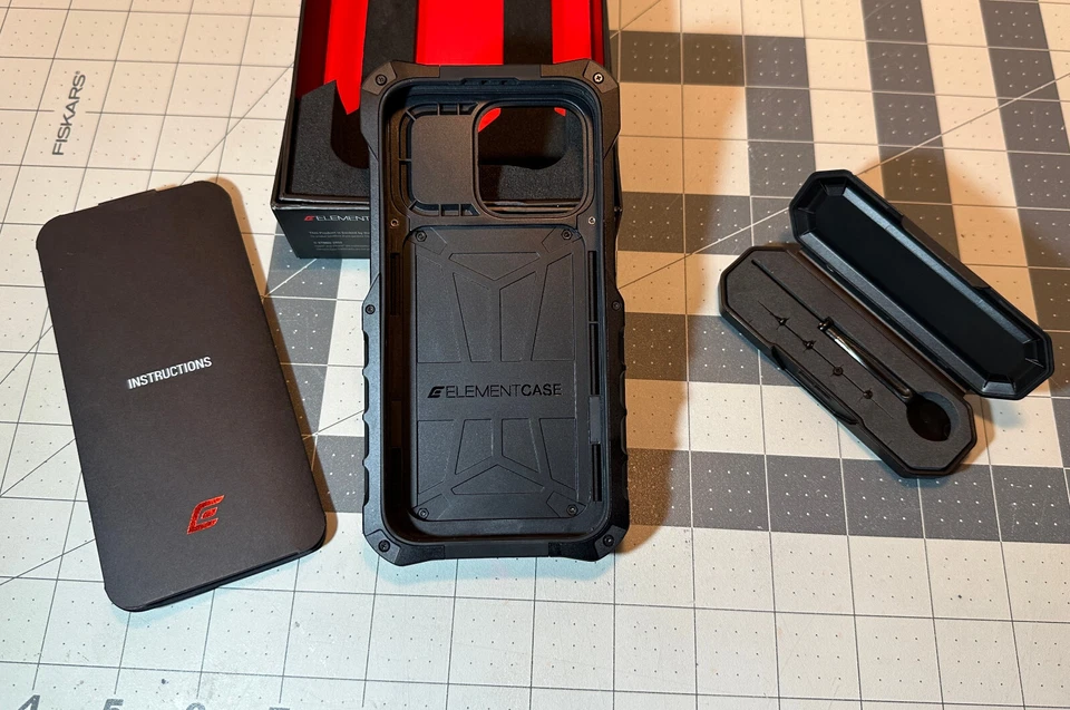 Funda tipo billetera para teléfono Element Case NEGRO OPS X5 para iPhone 14 Plus y 14 Pro Max Foto 4 de 4