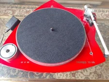 Thorens TD 309 Red record player + lower metal stand