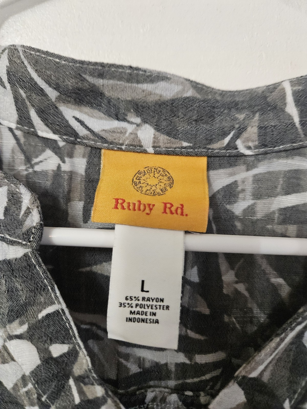 Ruby Rd. Gray Leaf Print Button Down Blouse Size … - image 2