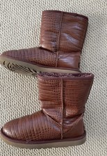 UGG Australia Classic Brown Short Crocodile Lined Embossed Leather Boots SZE 8