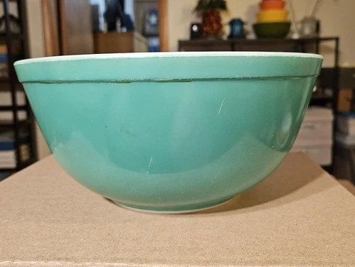 Vintage Pyrex #403 Mixing Bowl - Primary Color Green