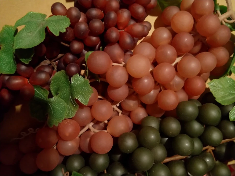Lote de frutas falsas vintage raro pendurado de borracha cachos de uva videira MCM 12-14" P-L  - Imagem 3 de 4