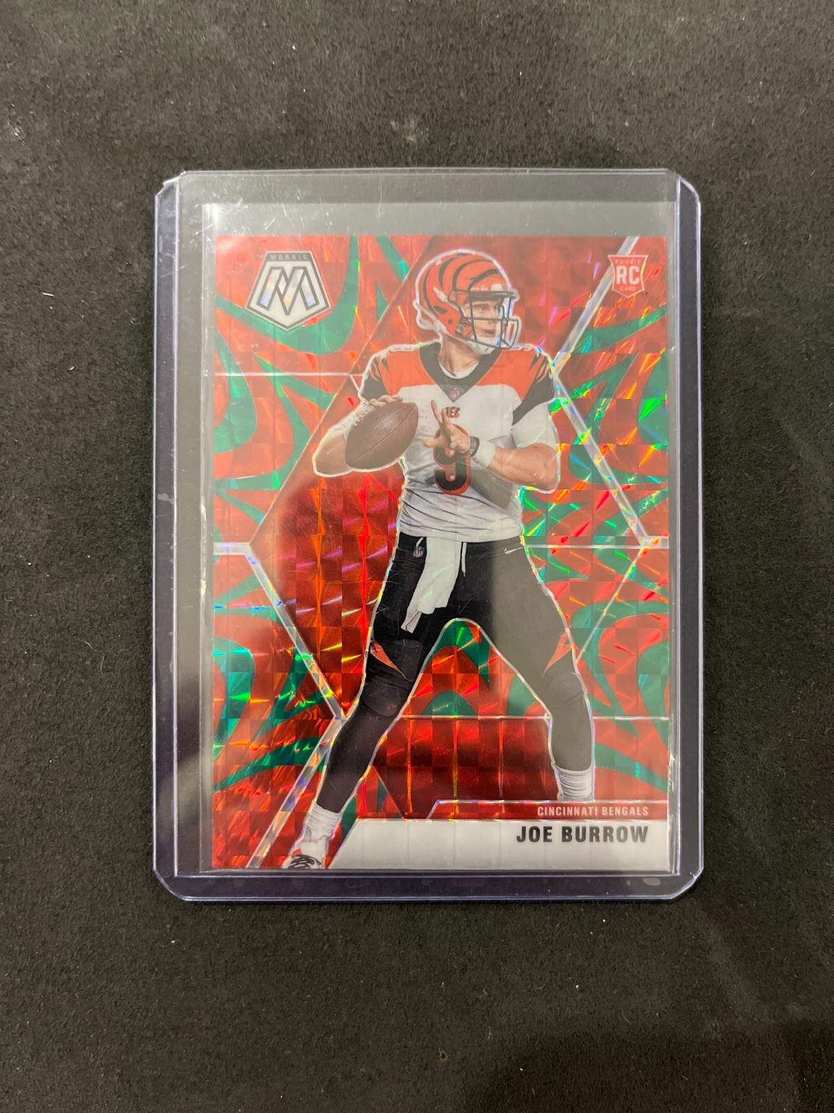 2020 Panini Mosaic - Rookies Joe Burrow #201 Reactive Green Mosaic Prizm (RC)
