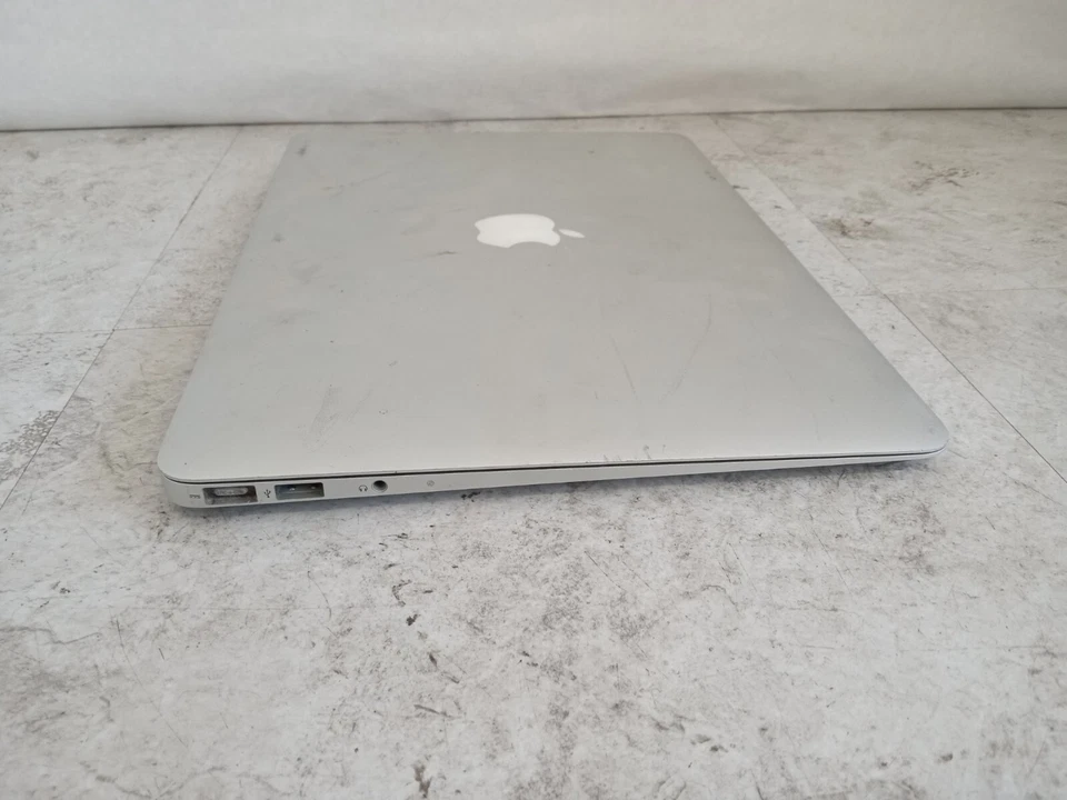 Apple MacBook Air 2010 13" A1369 Intel C2D 1.8GHz 2GB RAM - FOR PARTS - READ -RR - Image 3 of 4