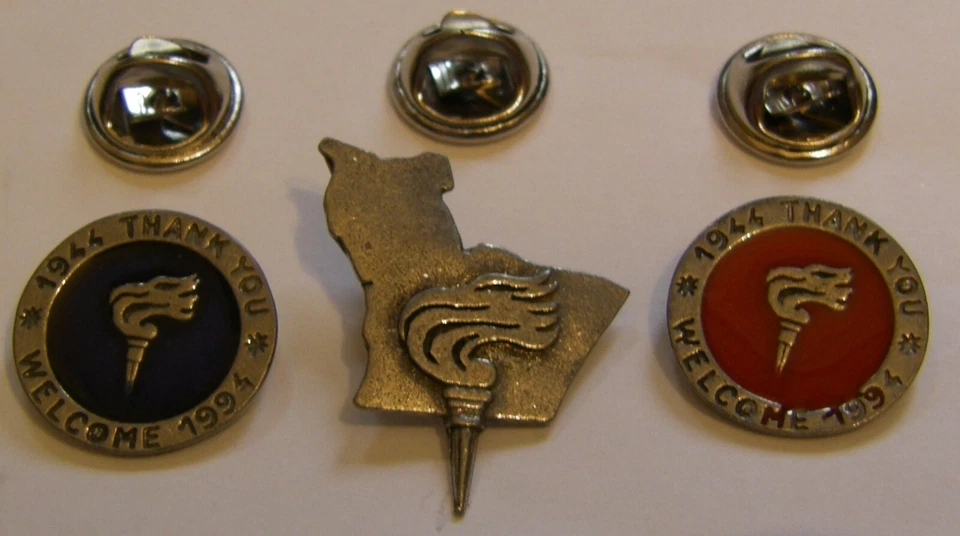 WW2 D DAY SET 3 vintage pins WELCOME THANK YOU FLAMING TORCH LIBERTY 50th 44 94  - Изображение 2 из 4