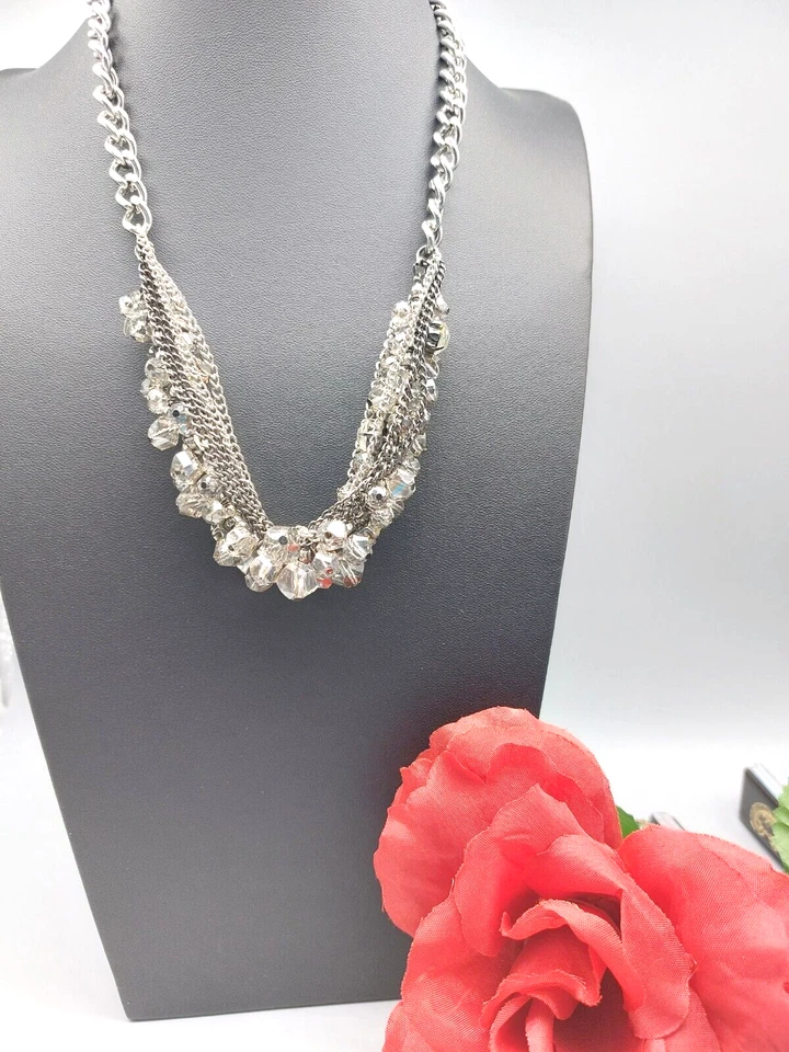 Collar Vera Wang Firmado Cuentas de Cristal Tono Plata Claro y Oscuro Cadenas 21" Foto 2 de 4