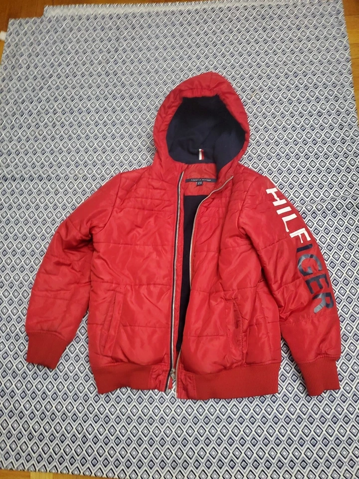 Молодежная стеганая куртка-пуховик Tommy Hilfiger для мальчиков черный размер большой (16–18)  - Изображение 2 из 4
