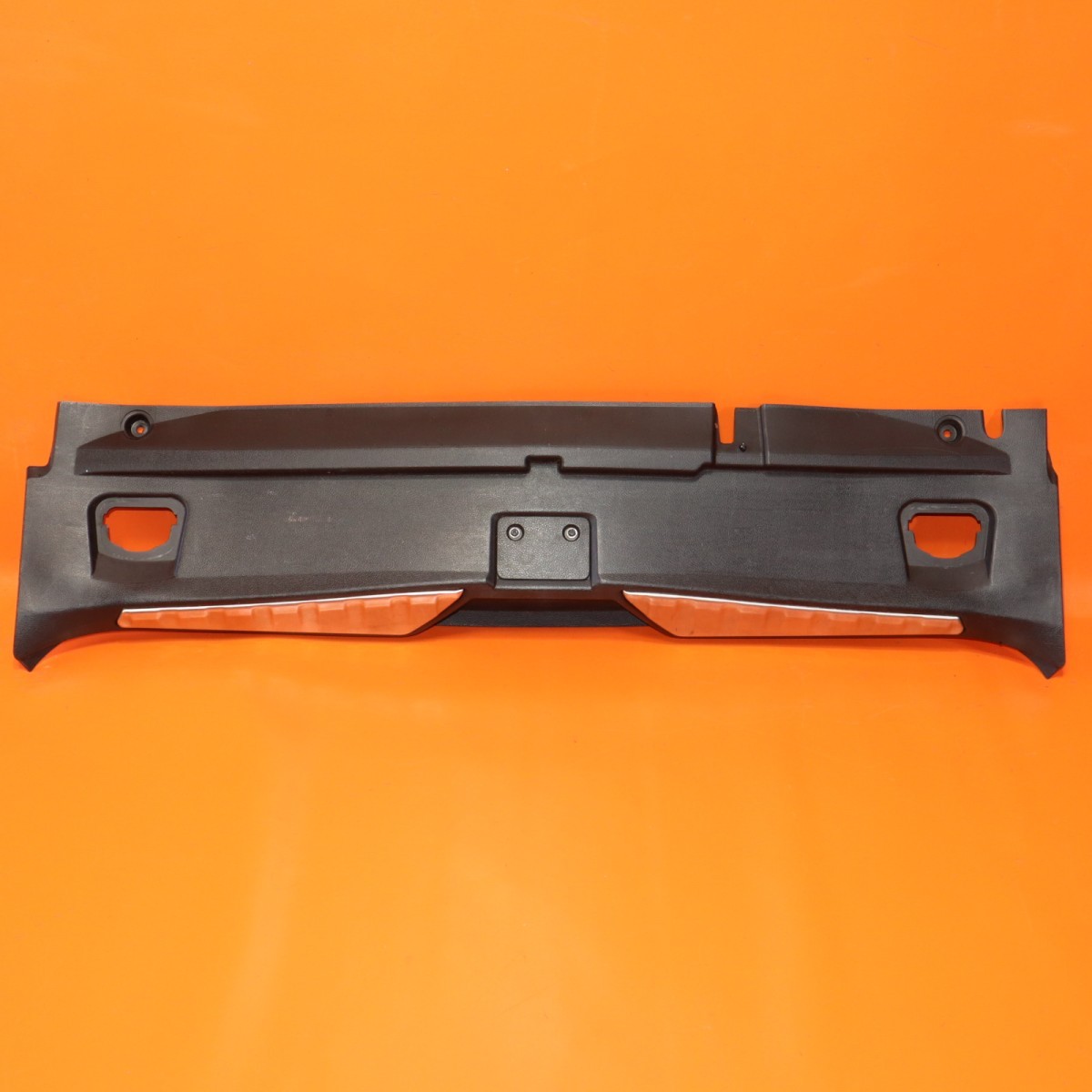 MASERATI QUATTROPORTE TRUNK COVER SILL 2016 2017 2018 2019 2020 2021 670013681