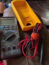 Fluke 787 ProcessMeter Process Calibrator Multimeter with Leads 