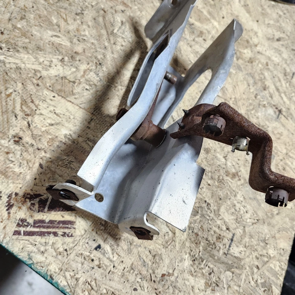 Conjunto Pedal Freno Transmisión Manual BONITO Usado y Soporte 84-89 Corvette Foto 3 de 4