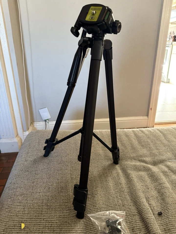 Trípode 17,8”-52” - ONN. 'Focus' - Con base para teléfono inteligente y montaje GoPro Foto 2 de 4