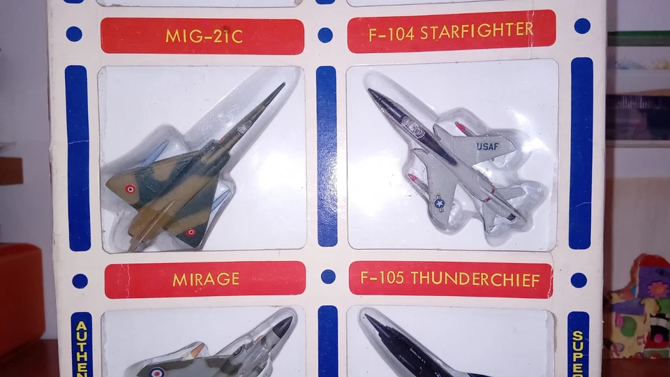 Mini-Planes: "Jet Fighters Gift Set". Set Da 6 Jet. By Bachmann, Since 1833. - Immagine 3 di 4