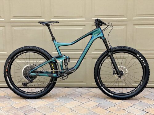 2018 Preowned Giant SLR 1 30mm Carbon Climbing C/L DISC Rear 2018 Preowned Giant SLR 1 30mm Carbon Climbing C/L DISC Rear