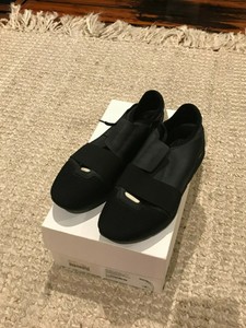 race runner sneakers