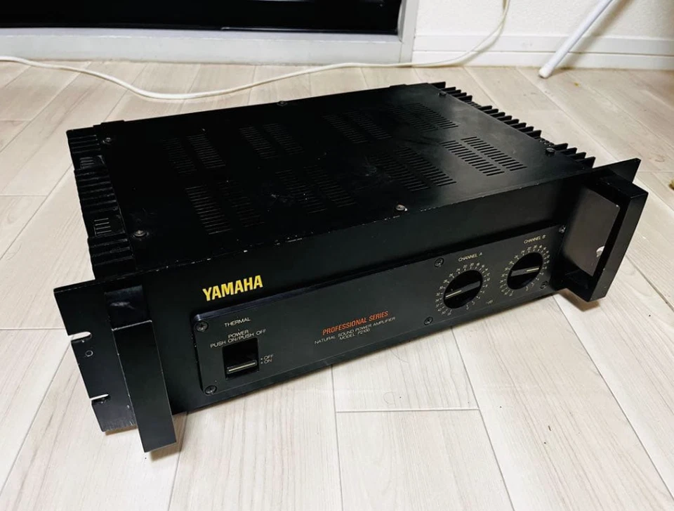 YAMAHA P2100 NATURAL SOUND POWER AMPLIFIER 85W+85W 8Ω AC100V 50/60Hz 230W - Image 2 of 4