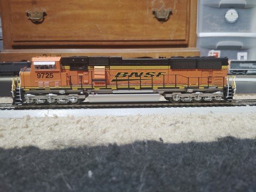 HO Athearn BNSF SD70MACe 9725 DCC con SONIDO | Condition: Used