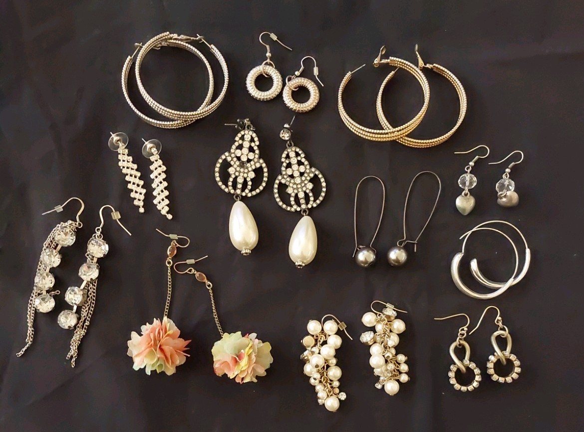 Traci Lynn Earing Lot