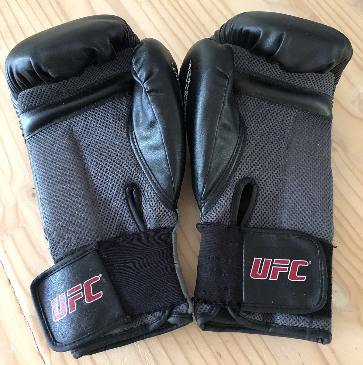 ボクシング ufc gloves UFC 8oz Sparring Gloves, MMA Training, Kickboxing, White Large/X